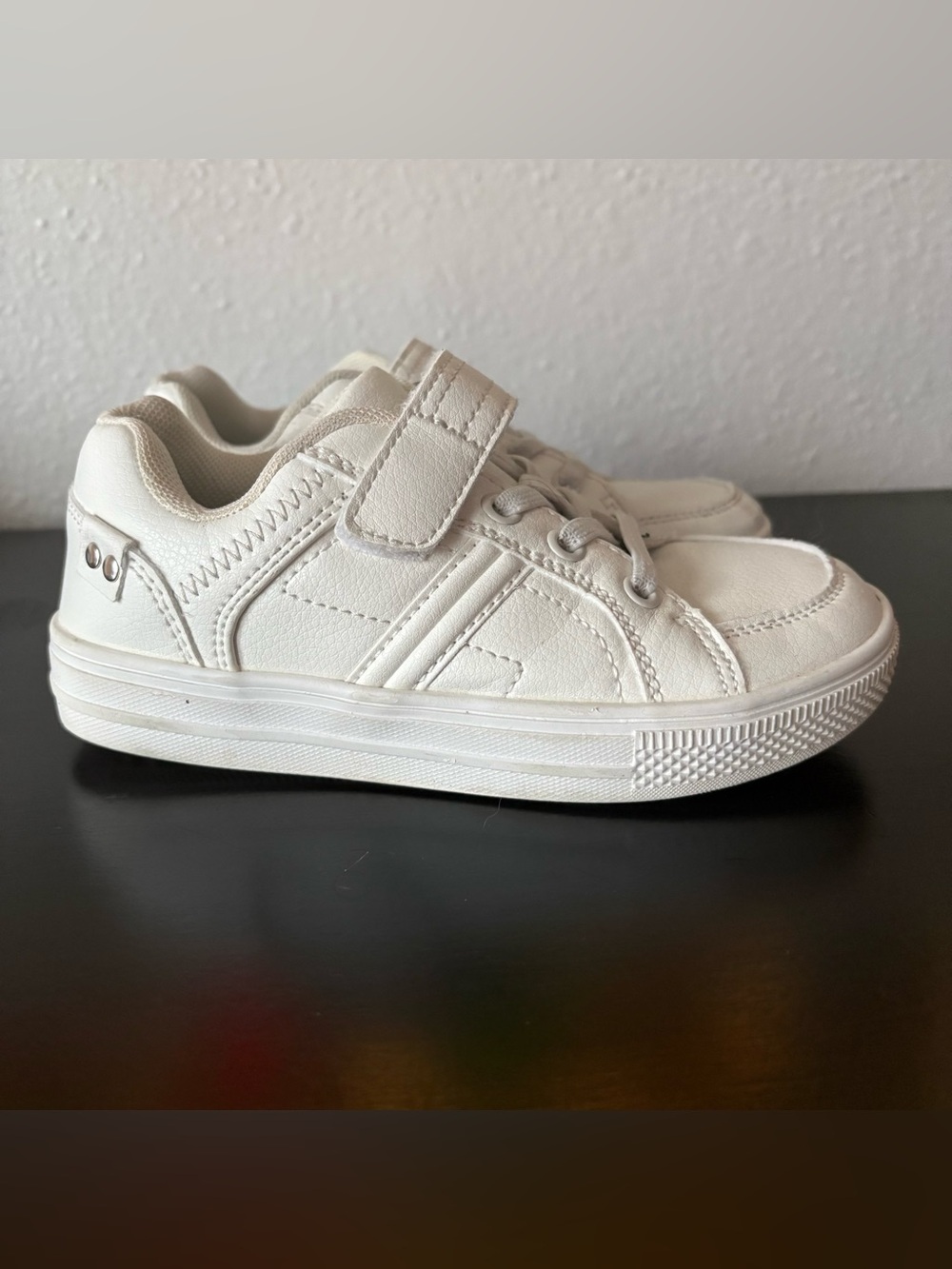 Dream Pairs White tennis shoes with Velcro - 12
